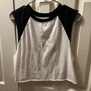 Sleeveless tank. White & black.